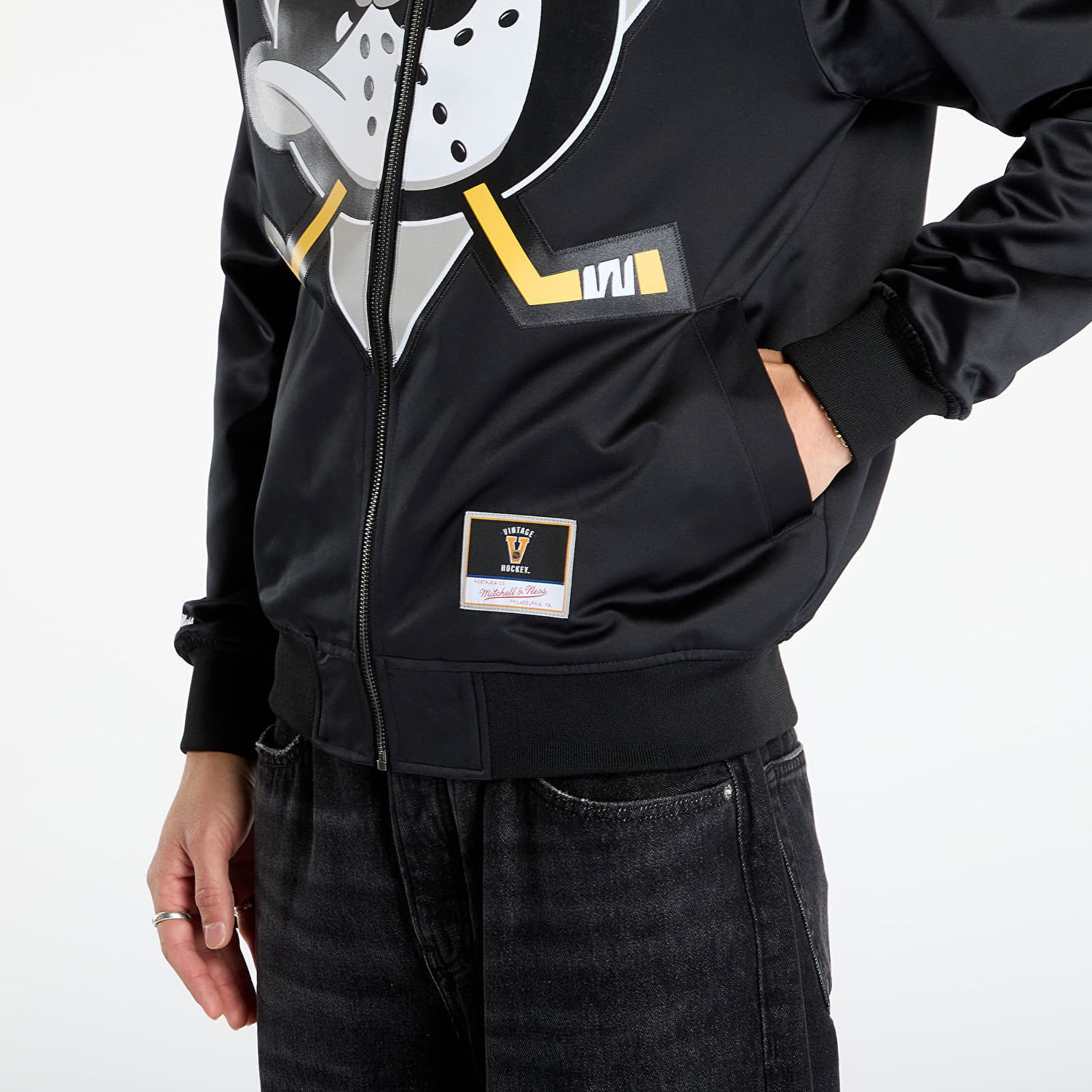 Bomberjakke Mitchell & Ness NHL Maxxed Out Satin Jacket Ducks 1992 Teemu Selanne Sort | JK11279-ADUBLCK, 1