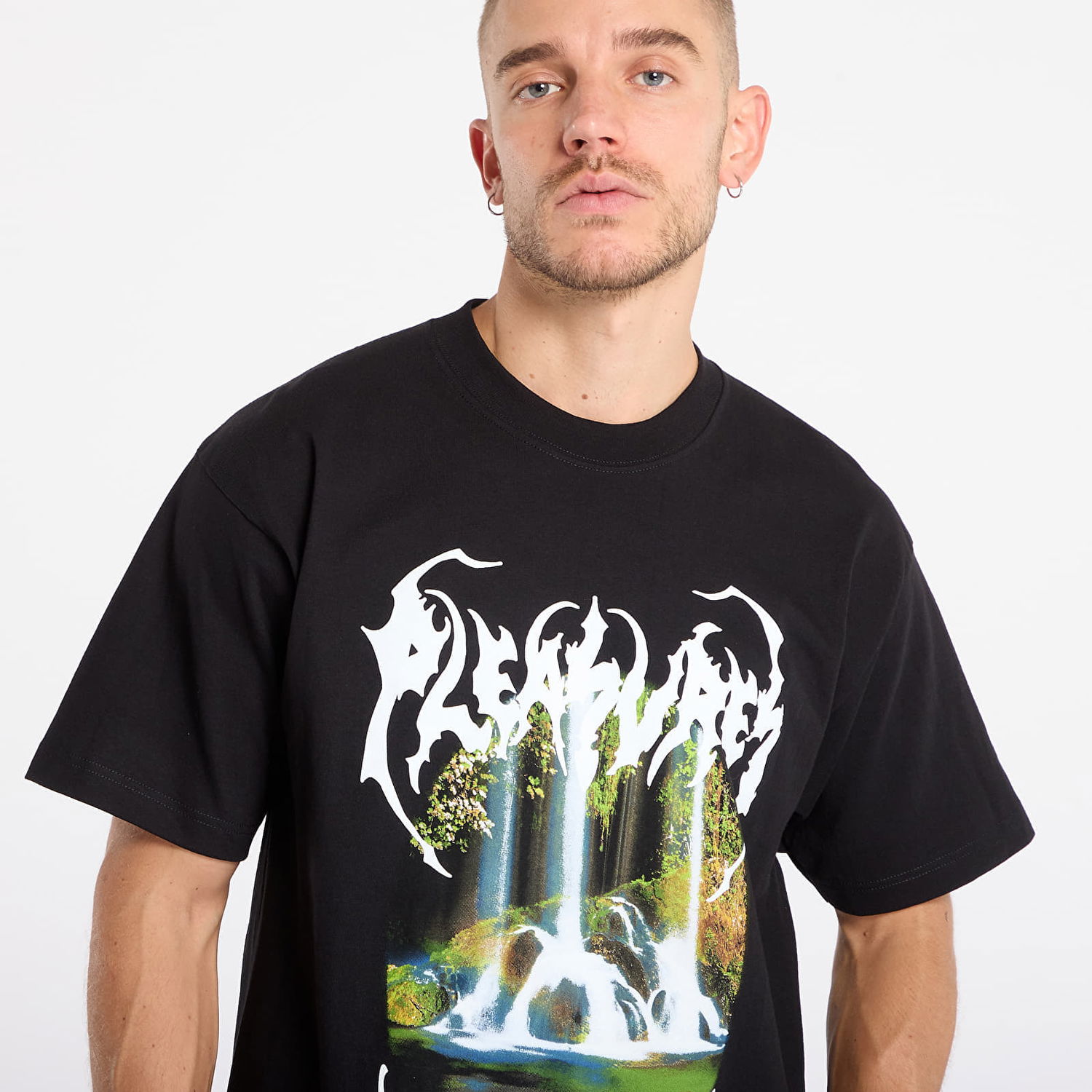 T-shirt Pleasures Pond Graphic T-Shirt Sort | P25F071-BLACK, 1