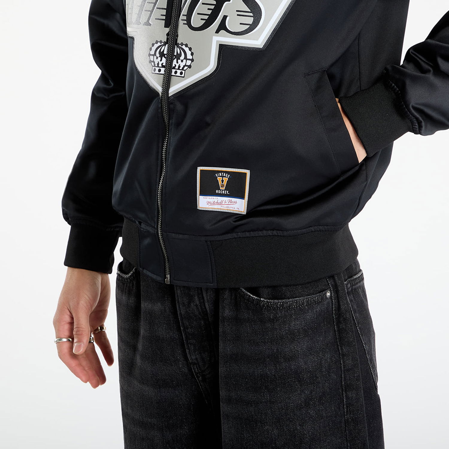 Bomberjakke Mitchell & Ness NHL Maxxed Out Satin Jacket Kings Wayne Gretzky XL Sort | JK11279-LAKBLCK, 1