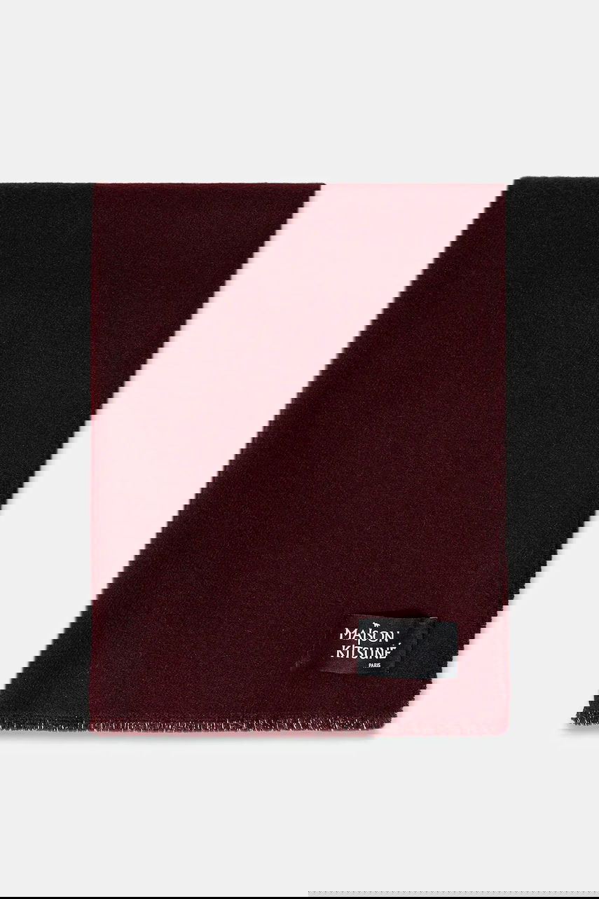 Tørklæde MAISON KITSUNÉ Wool Fringe Scarf with Logo Patch Bourgogne | PW06200WB0028, 1
