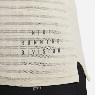Tanktop Nike Dri-FIT ADV Run Division Pinnacle Running Tank Brun | DQ4774-206, 1