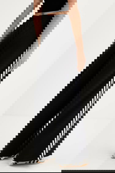 Joggingbukser adidas Originals adidas Originals 3-Stripes Wide Leg Track Pants Sort | JV7473, 2