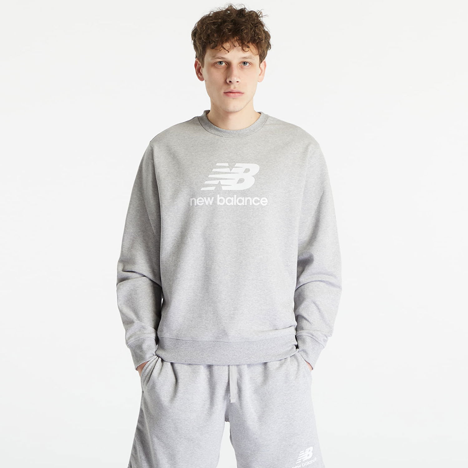Sweatshirt New Balance Essentials Stacked Logo French Terry Crewneck Grå | MT31538AG, 1