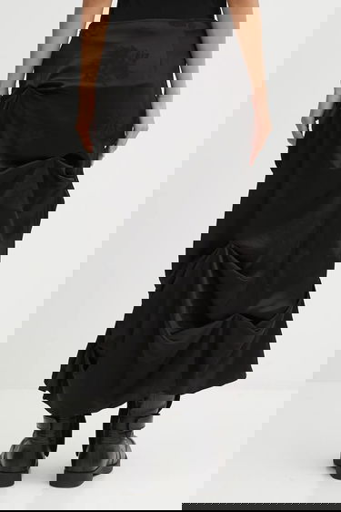 Nederdel GANNI Fluid Satin Jacquard Tuck Detail Long Midi Skirt Sort | W0997, 2