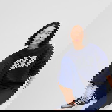 Sweatshirt GAP Crewneck Logo Sweatshirt Navy Uniform Mørkeblå | 554936-12, 0