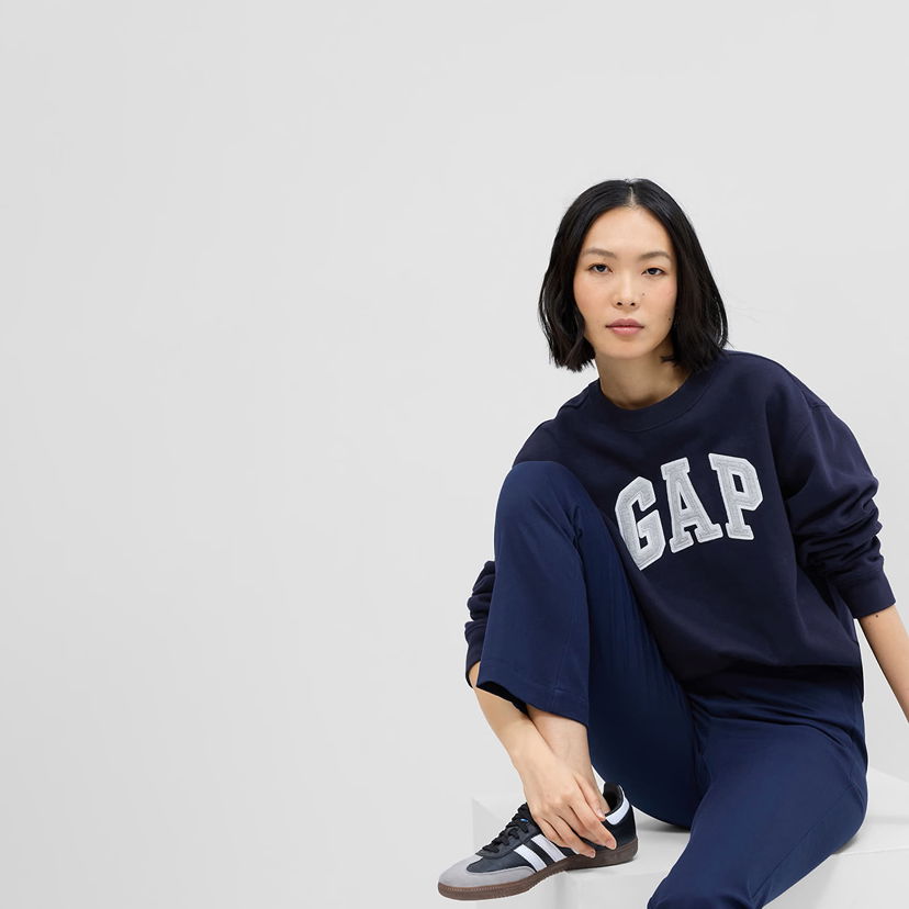 Sweatshirt GAP Crewneck Logo Sweatshirt Navy Uniform Mørkeblå | 554936-12