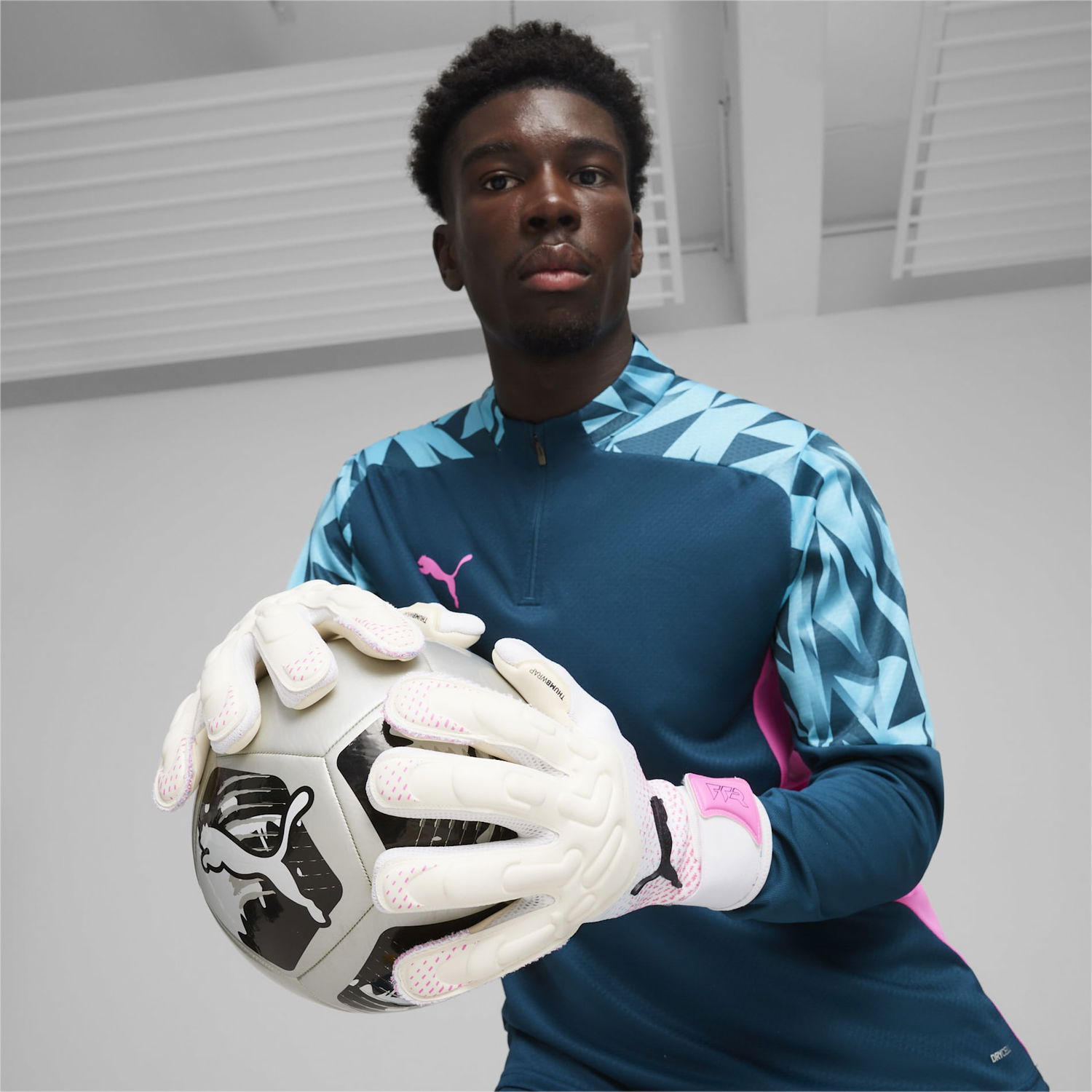 Handsker Puma FUTURE Pro Hybrid Goalkeeper Gloves with 4MM Duo Supersoft Latex and Thumbwrap Flerfarvet | 041924-01, 1