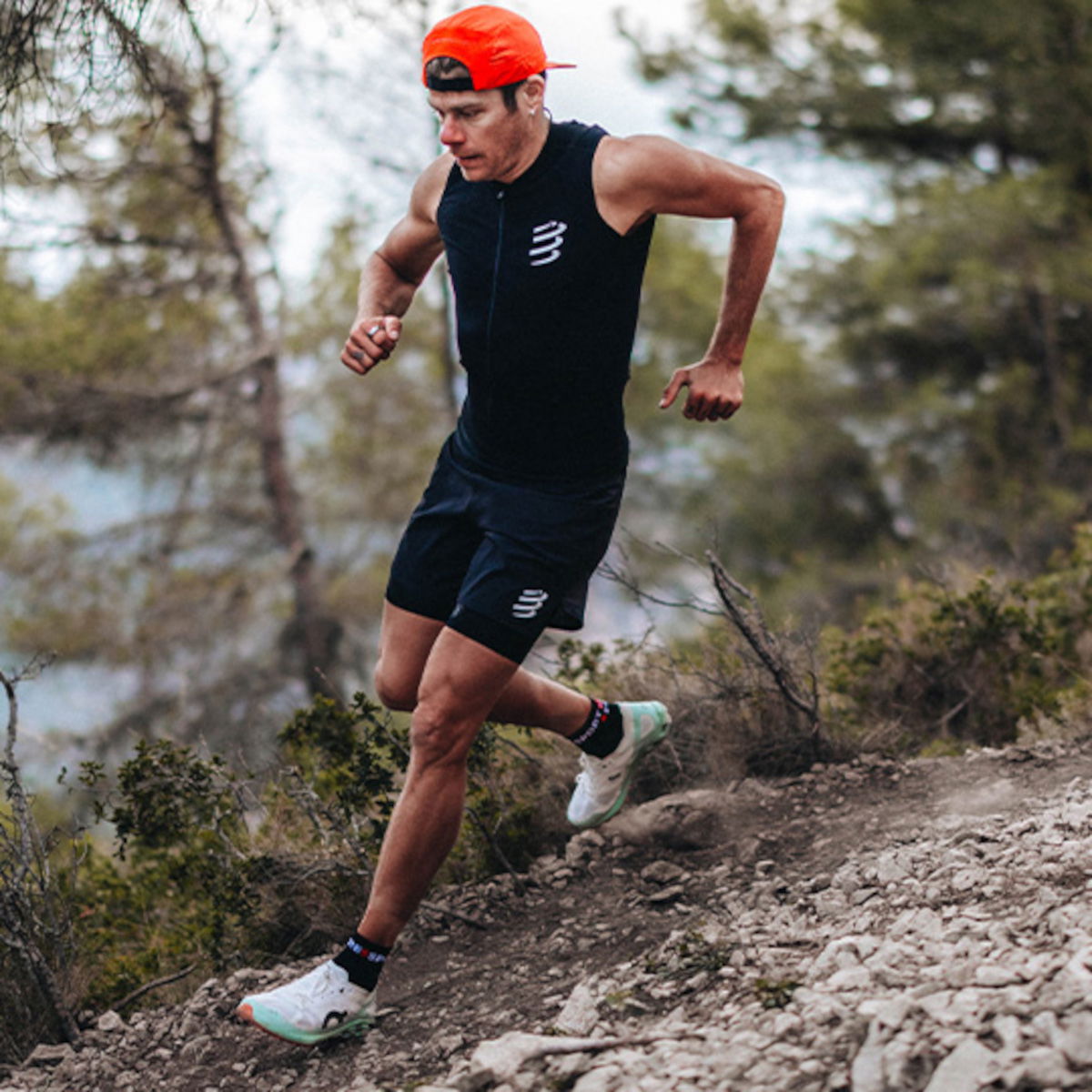 Tanktop Compressport Trail Postural Tank Top Sort | am00177b9002, 1