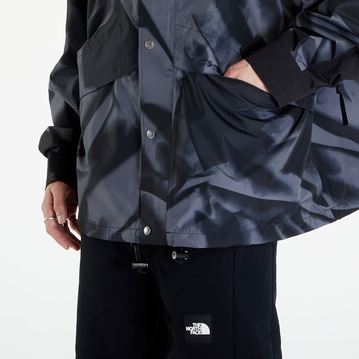 Jakke The North Face 86 Retro Mountain Jacket Smoked Smoked Pearl Sort | NF0A7UR9SIF1, 1