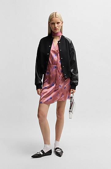 Kjole BOSS Butterfly Print Wrap Dress with Button Cuffs Lyserød | 50530149, 1