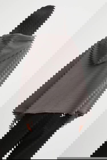 Sweatshirt Maison Margiela MM6 Oversized Cropped Hoodie with Raw-Cut Hem and Numbered Appliqué Grå | S62GU0142.M25024.810, 2