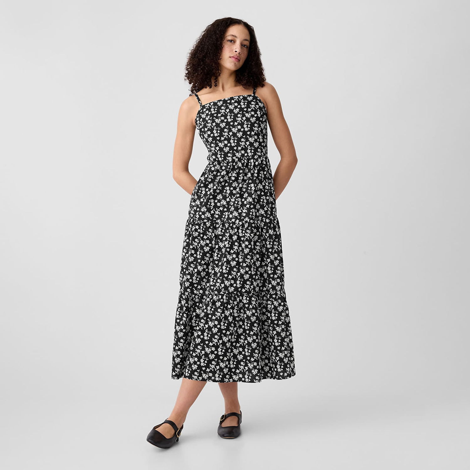 Kjole GAP Dresses Tiered Maxi Dress Black Floral Sort | 888463-00, 0
