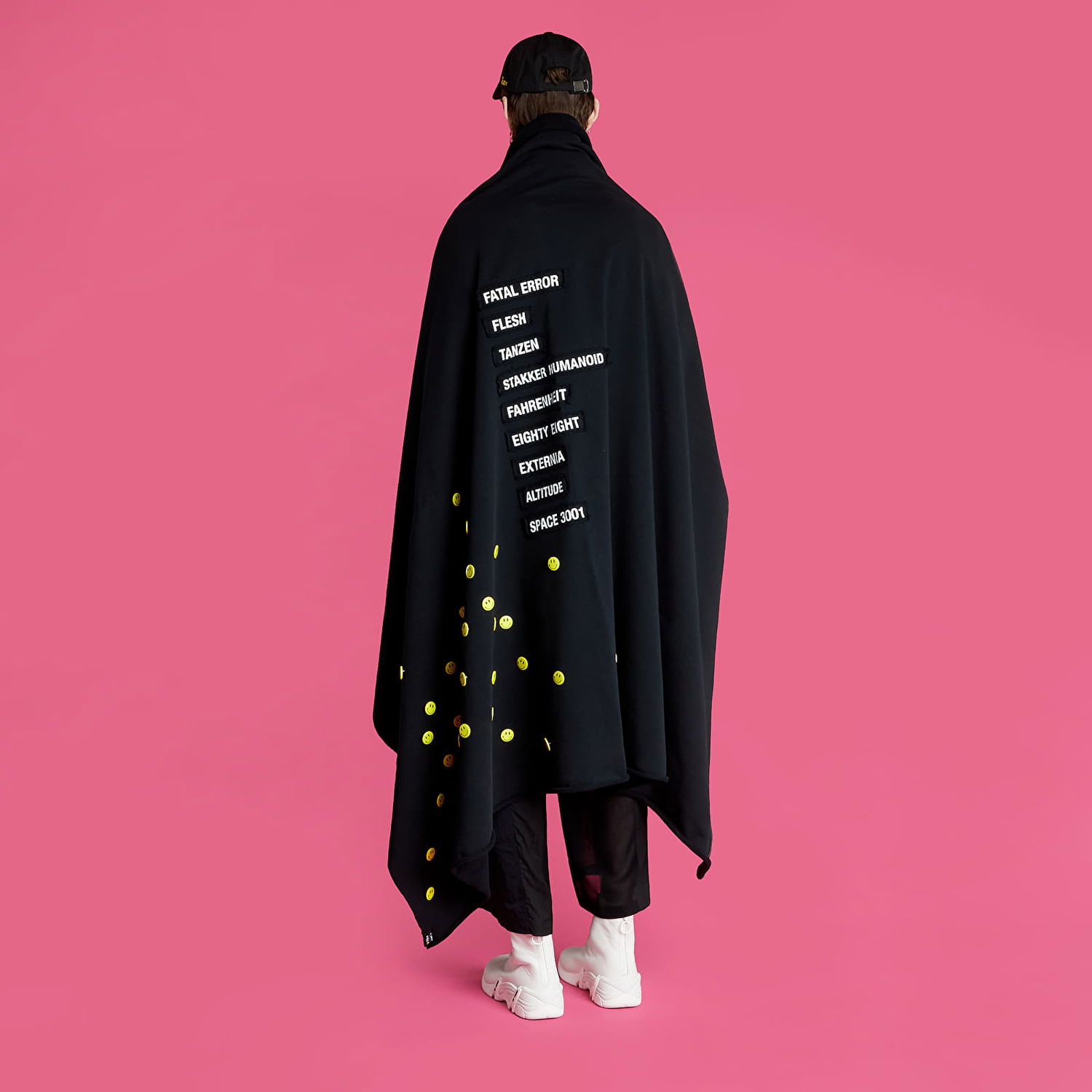 Tøj RAF SIMONS Fleece Blanket With Pins And Badges Sort | 224-905-19003-0099, 1