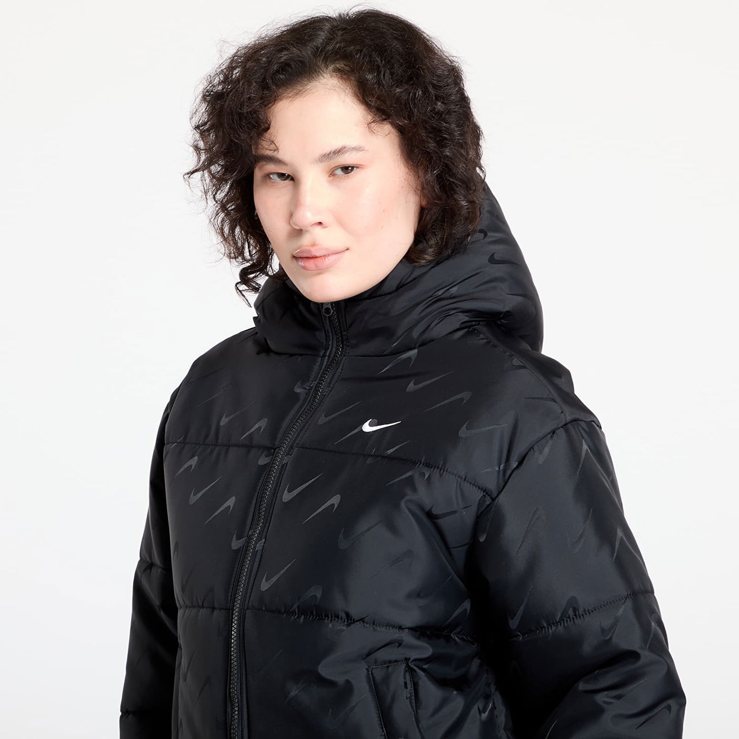 Puffer jakke Nike W Nsw Tf Snfl Nk Clsc Pfr Aop Puffer Jacket Sort | FV7941-010, 0