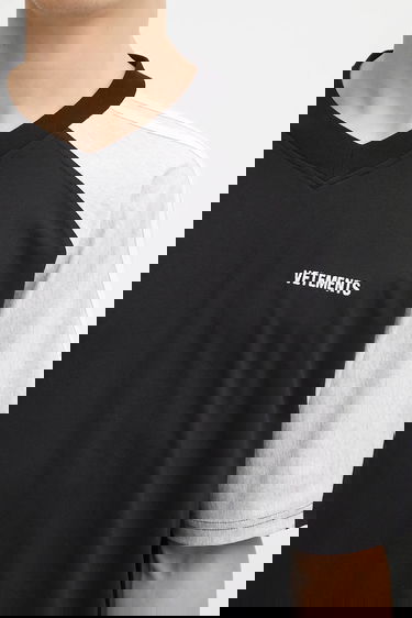 T-shirt VETEMENTS VETEMENTS Cut-Up V-Neck T-Shirt Sort | UH76TR265BG, 3