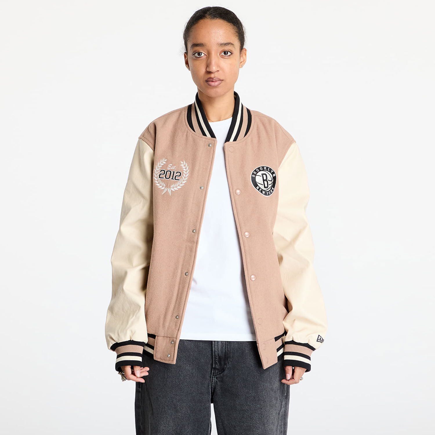 Bomberjakke New Era Lifestyle Beige Varsity Jacket Beige | 60574502, 1