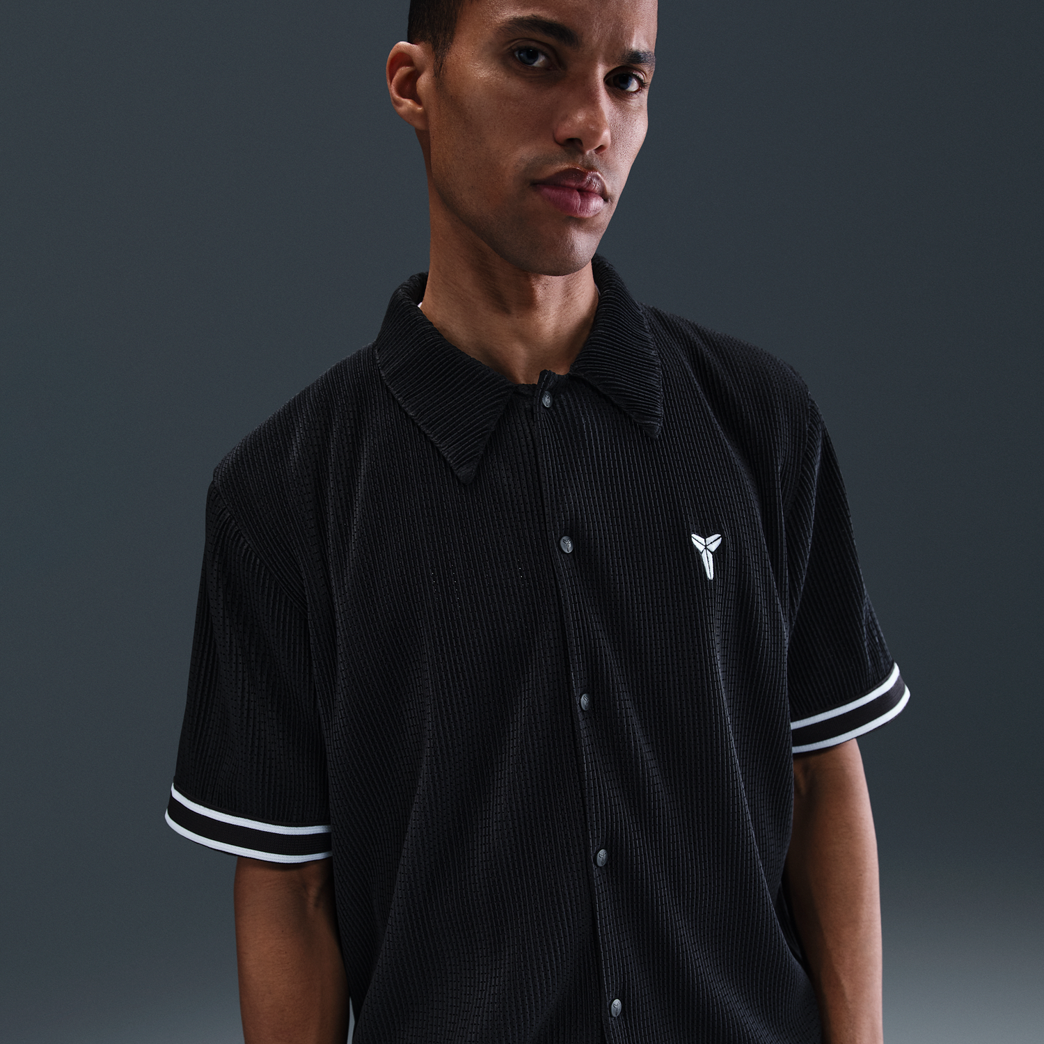 Skjorte Nike Kobe Pleated Short-Sleeve Basketball Top - Size: S Sort | IB0020-010, 0