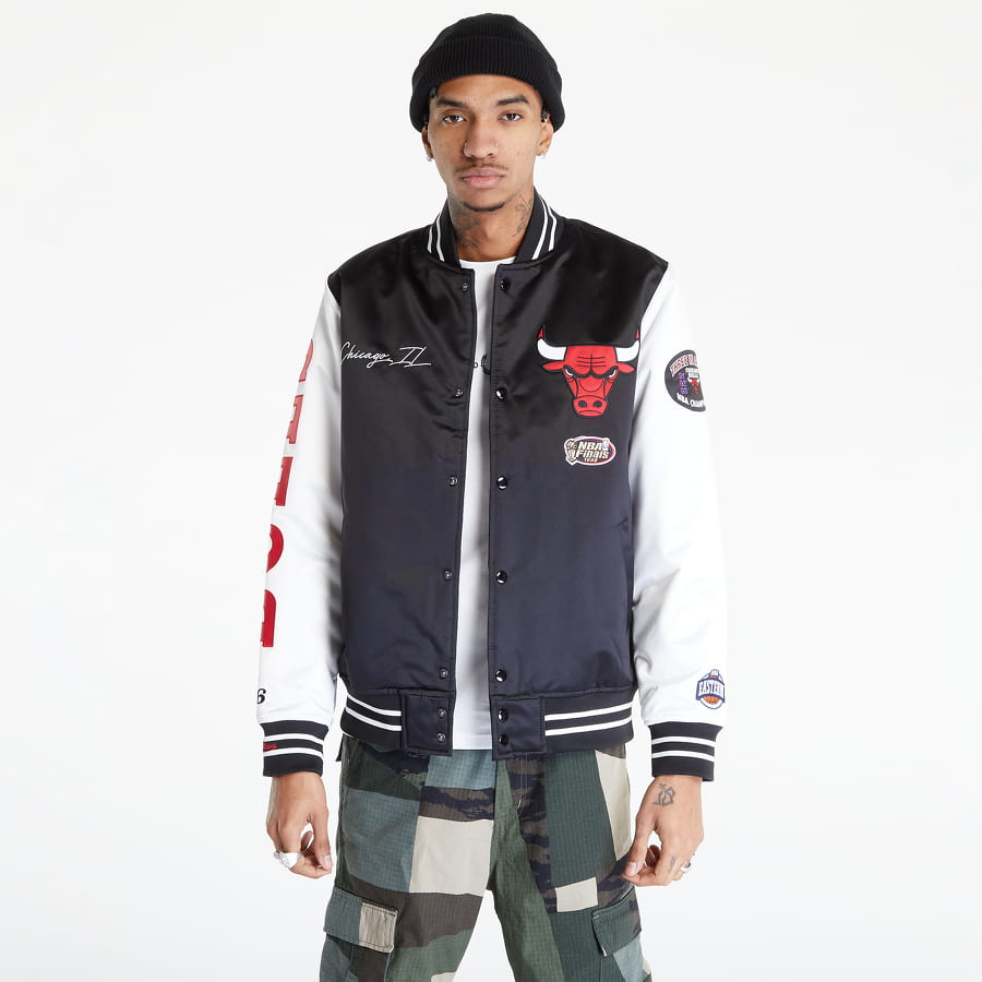 Bomberjakke Mitchell & Ness Team Origins Varsity Satin Chicago Bulls Jacket/ White Sort | OJBF4854-CBUYYPPPBKWH, 0