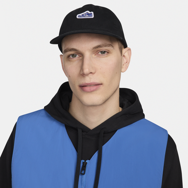Kasket Nike Club Unstructured Flat Bill Dunk Patch Cap Sort | FN4404-010, 4