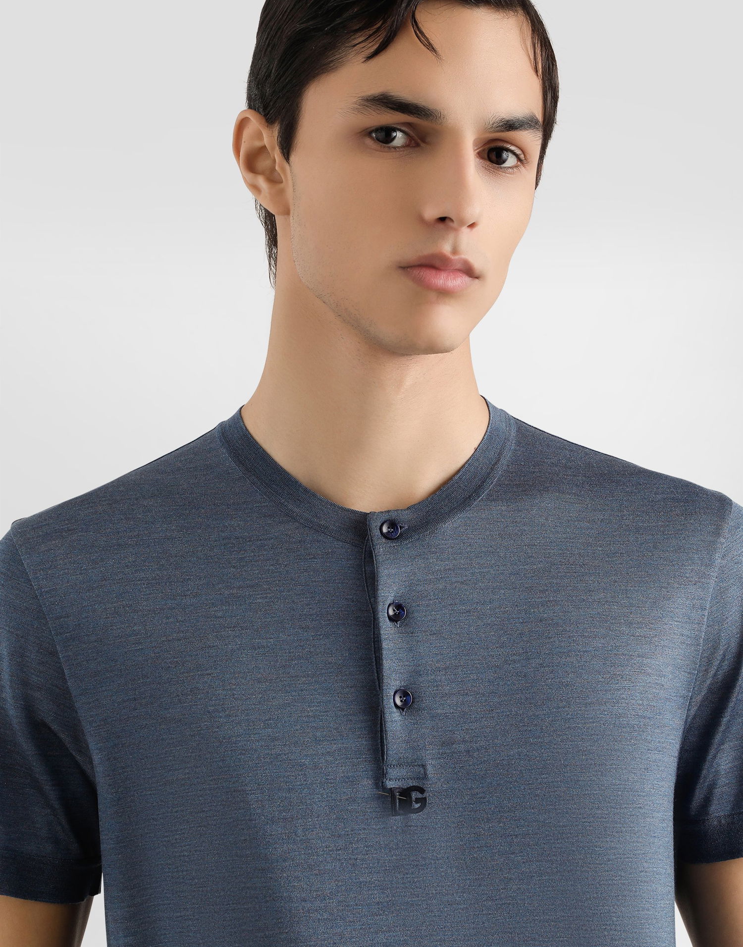 T-shirt Dolce & Gabbana Dolce & Gabbana Silk Grandad-Neck T-Shirt with Embroidery Blå | G8QK3ZG7PGOS8284, 1