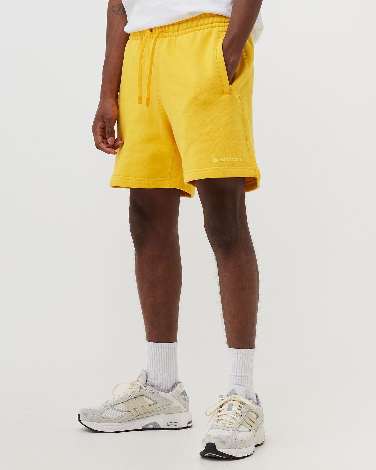 Shorts adidas Originals x Pharrell Williams Basics Shorts Gul | 4065432218580, 1