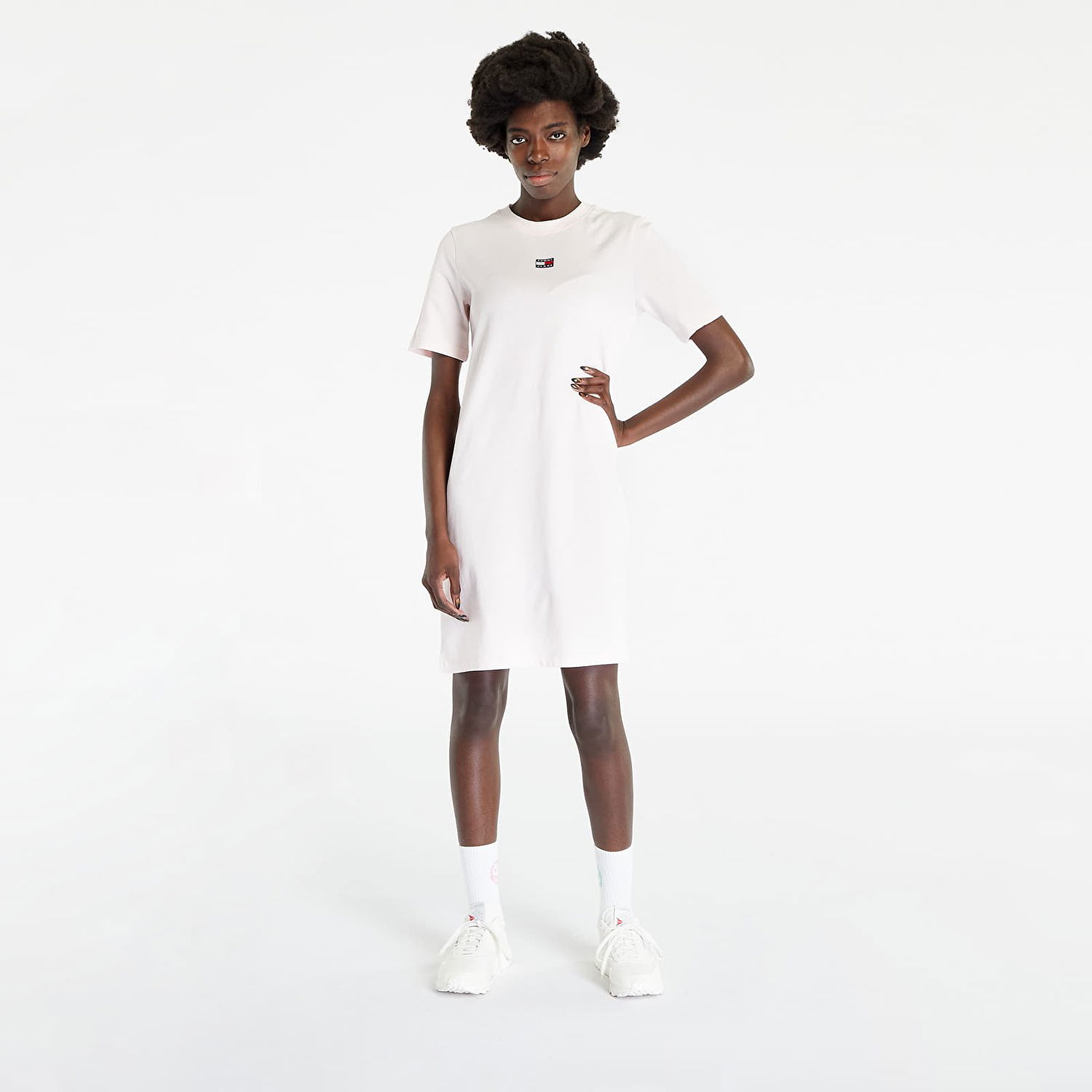 Kjole Tommy Hilfiger Xs Badge T-Shirt Dress Hvid | DW0DW15758 TJ9, 1