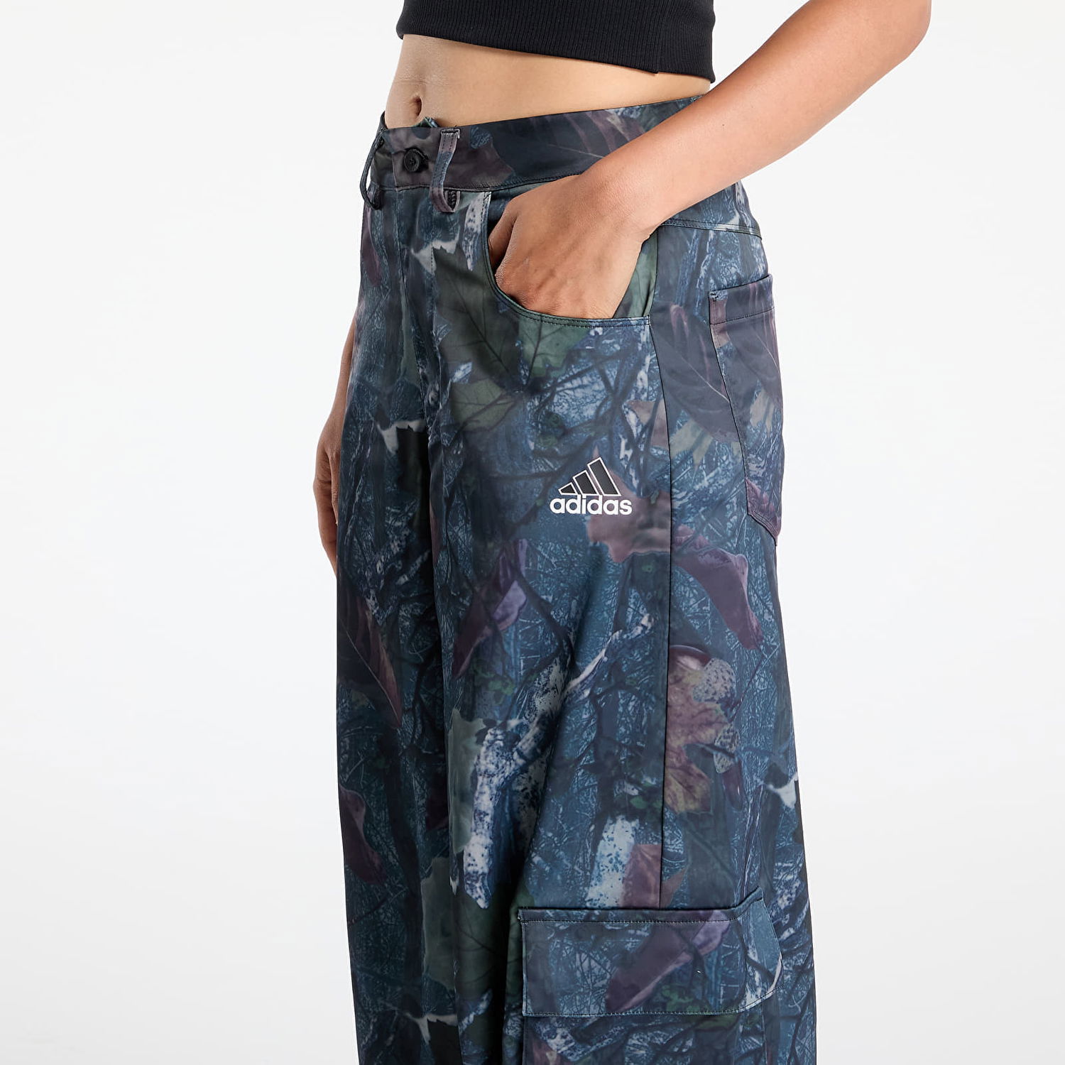 Cargo bukser adidas Originals adidas Originals Leaf Camo Print Satin Cargo Joggers Blå | KE3741, 1