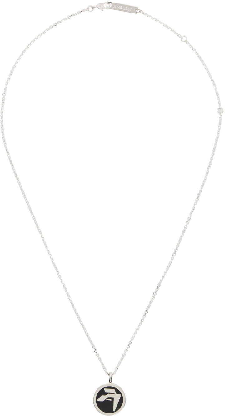 Halskæde Ambush Epoxy Amblem Charm Necklace Grå | BMOB00ES24SIL0011000