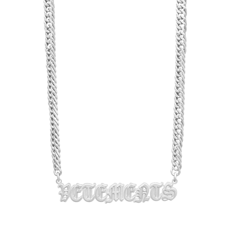 Halskæde VETEMENTS Gothic Logo Necklace Metalisk | UE63NE150S, 0