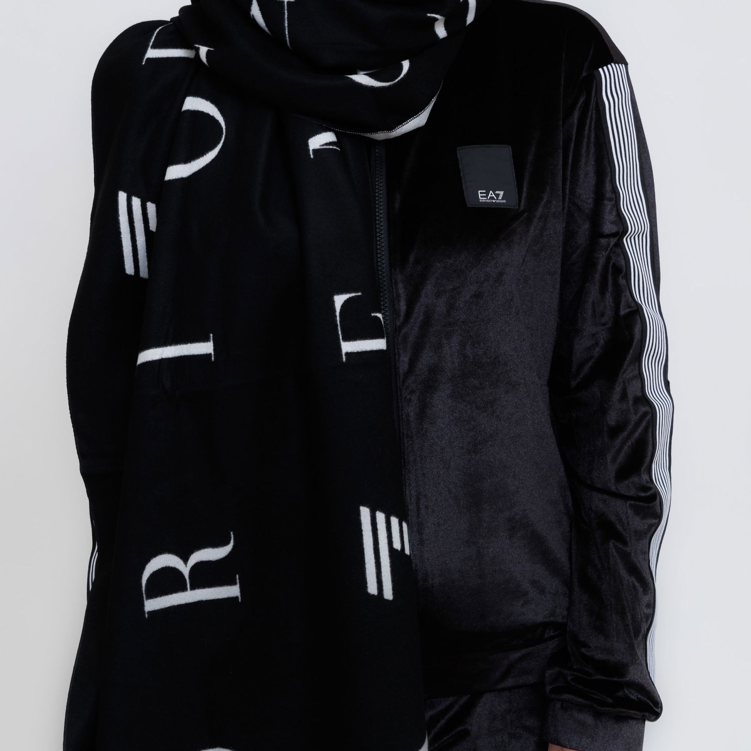 Tørklæde Emporio Armani EA7 Emporio Armani Wide Logo Scarf Sort | 7W000022-AF10450, 1