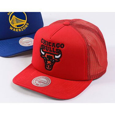 Kasket Mitchell & Ness Chicago Bulls Evergreen Trucker Hat Rød | HT8032-CBURED1, 2